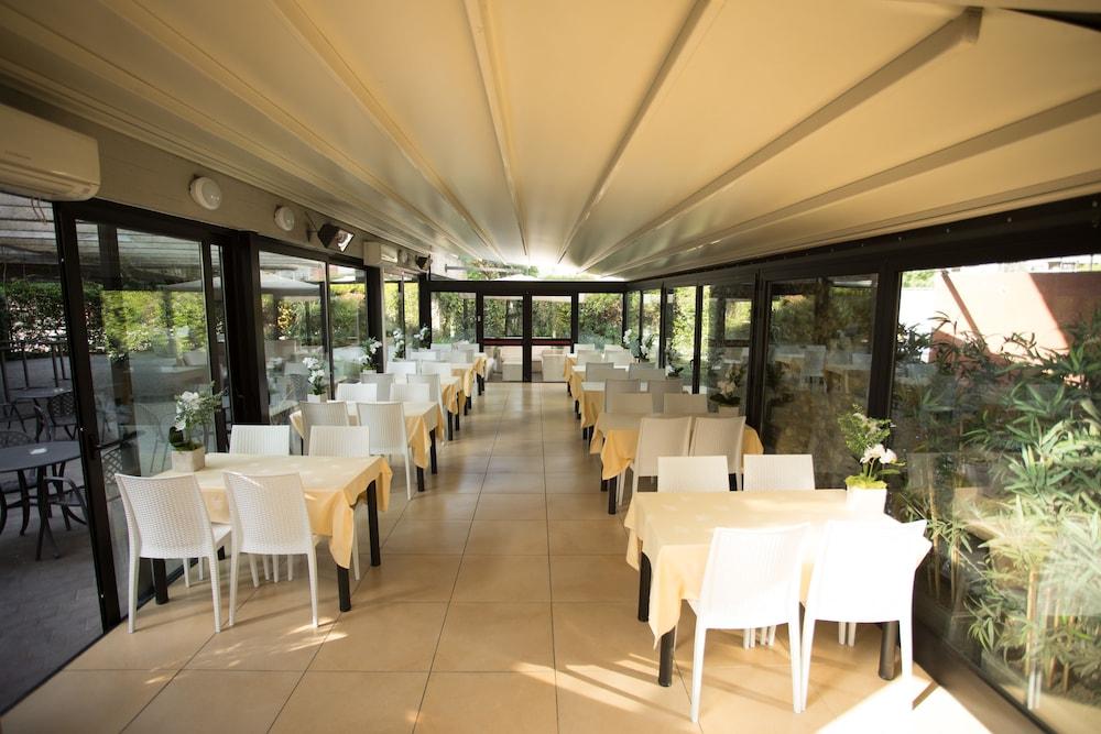 Ih Hotels Milano Eur - Trezzano Sul Naviglio Exterior foto
